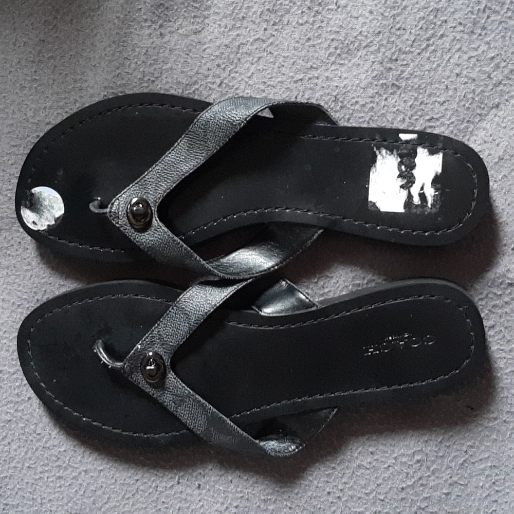 Coach Patent Flipflop Sandals Size 38.5 NWOT